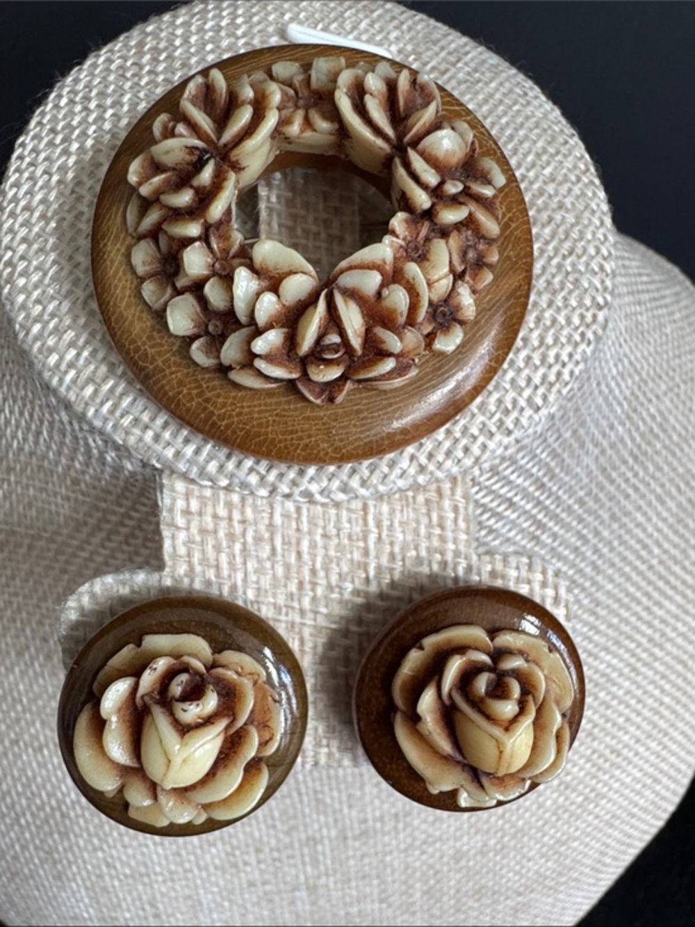 VTG 1940s Carved Celluloid & Wood Floral Brooch and Earrings Set